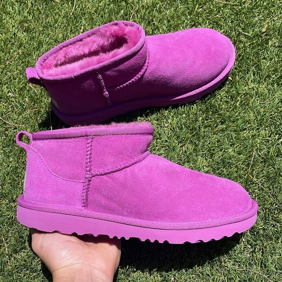 NWT UGG Classic Ultra Mini Boots! - Picture 15 of 15
